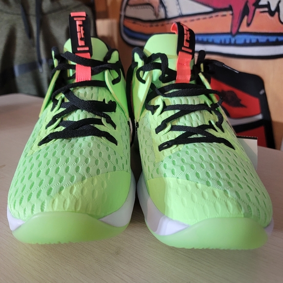 Lebron Witness V Mens Grinch Lime Glow Volt - Picture 6 of 7